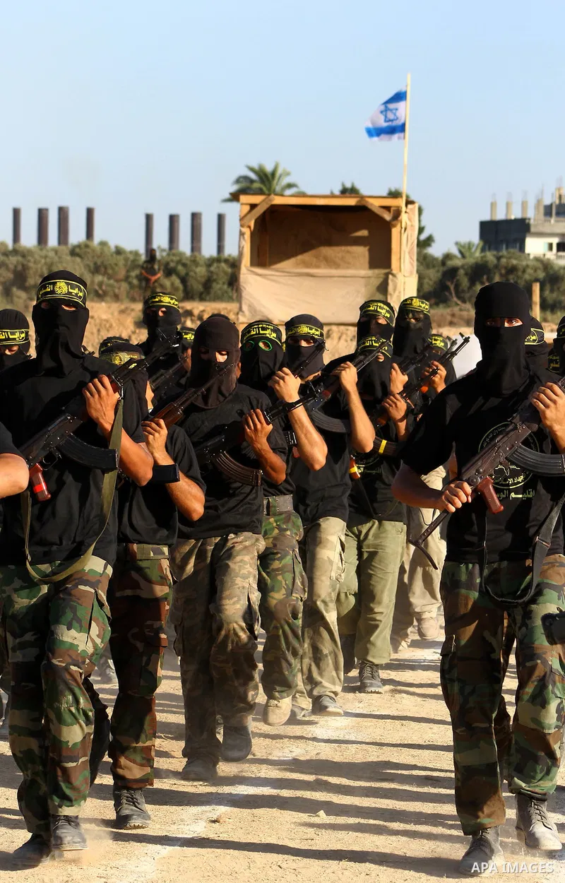 Militants of the Palestinian Islamic Jihad demonstrate their skills during a graduation ceremony in Nusirat in the central Gaza Strip July 28, 2011. Photo by Ashraf Amra