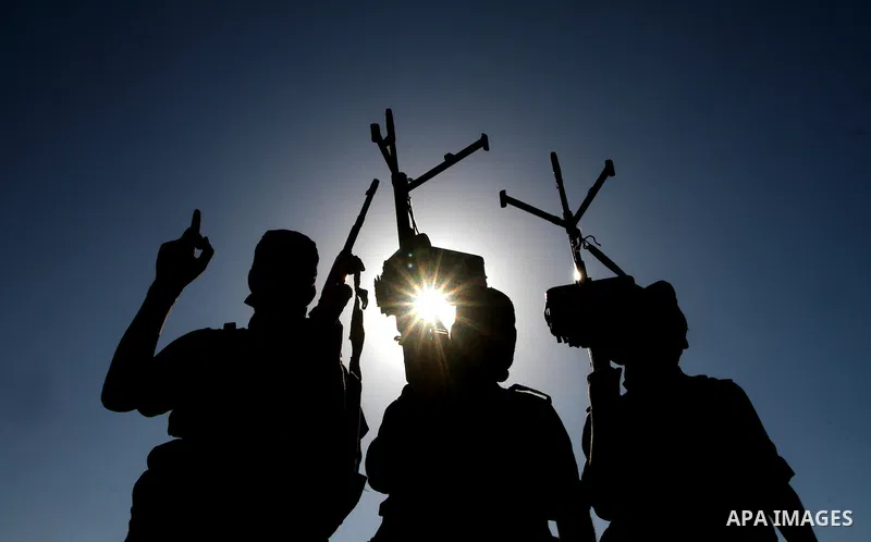 Militants of the Palestinian Islamic Jihad demonstrate their skills during a graduation ceremony in Nusirat in the central Gaza Strip July 28, 2011. Photo by Ashraf Amra