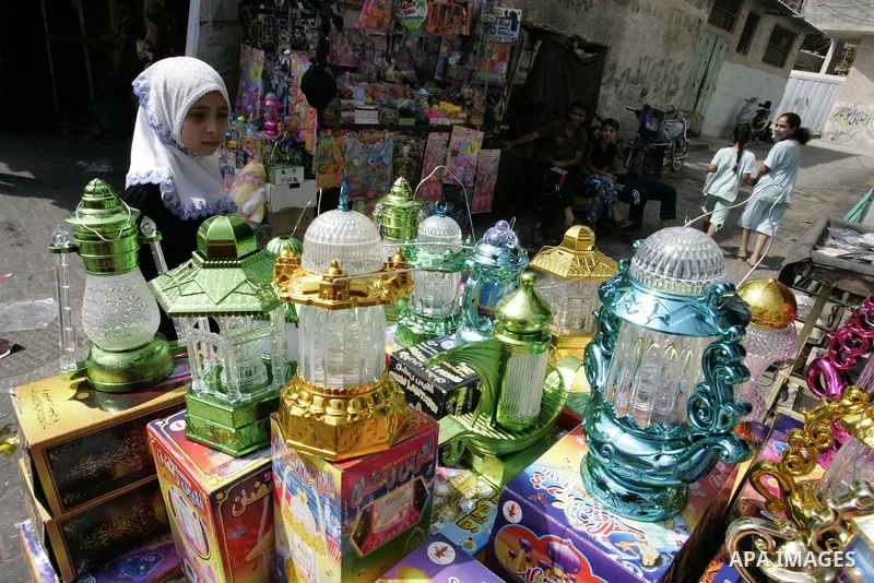 Palestinians shop for food ahead of the Muslim holy fasting month of Ramadan at at market Rafah, southern Gaza Strip on July 30, 2011. Photo by Abed Rahim Khatib