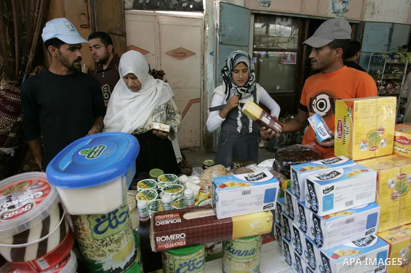 Palestinians shop for food ahead of the Muslim holy fasting month of Ramadan at at market Rafah, southern Gaza Strip on July 30, 2011. Photo by Abed Rahim Khatib