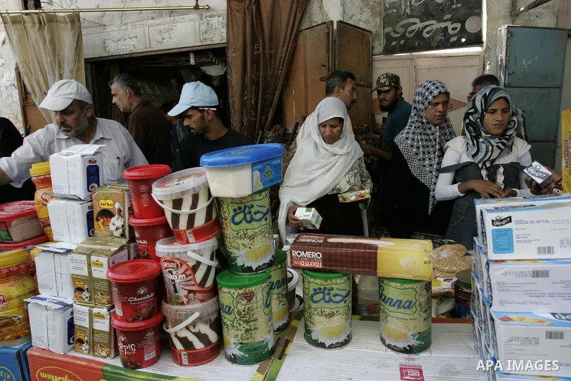Palestinians shop for food ahead of the Muslim holy fasting month of Ramadan at at market Rafah, southern Gaza Strip on July 30, 2011. Photo by Abed Rahim Khatib