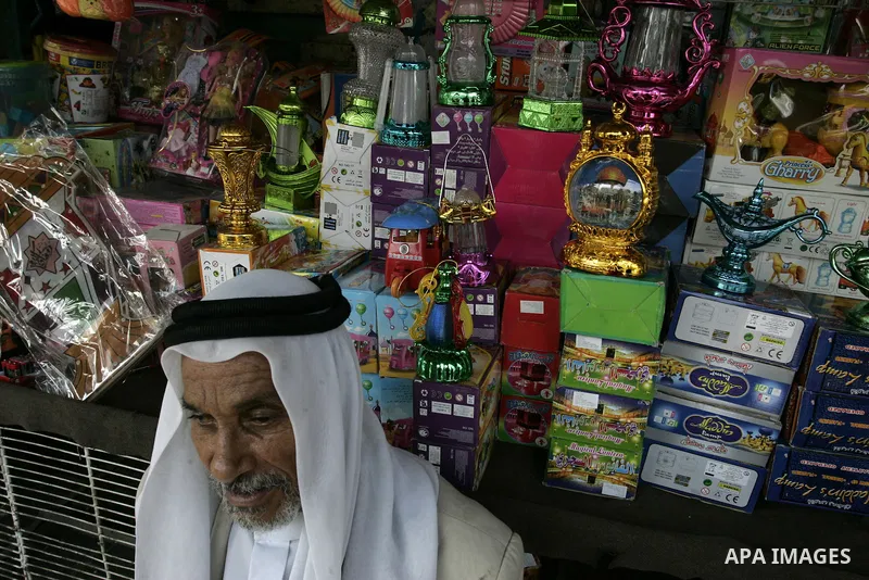 Palestinians shop for food ahead of the Muslim holy fasting month of Ramadan at at market Rafah, southern Gaza Strip on July 30, 2011. Photo by Abed Rahim Khatib