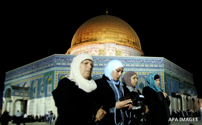 Palestinian women perfom praying Taraweeh in al Aqsa mosque in the old city of Jerusalem July 31, 2011. Muslims around the world abstain from eating, drinking and conducting sexual relations from sunrise to sunset during...