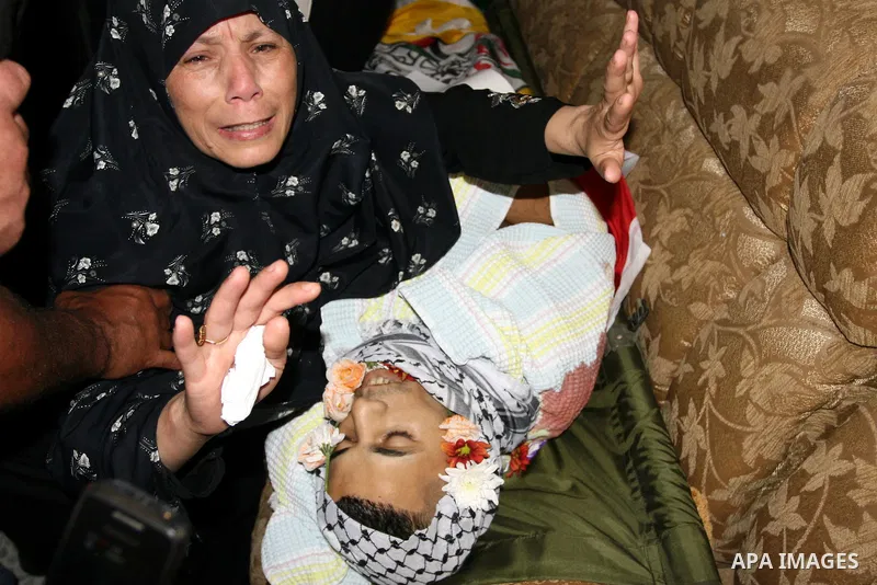 The mother of Ali Khalifa 25, cries during his funeral at the West bank refugee camp of Kalandia, near Ramallah, 01 August 2011, on the first day of the Muslim holy month of Ramadan. Reports state that Israeli soldiers s...