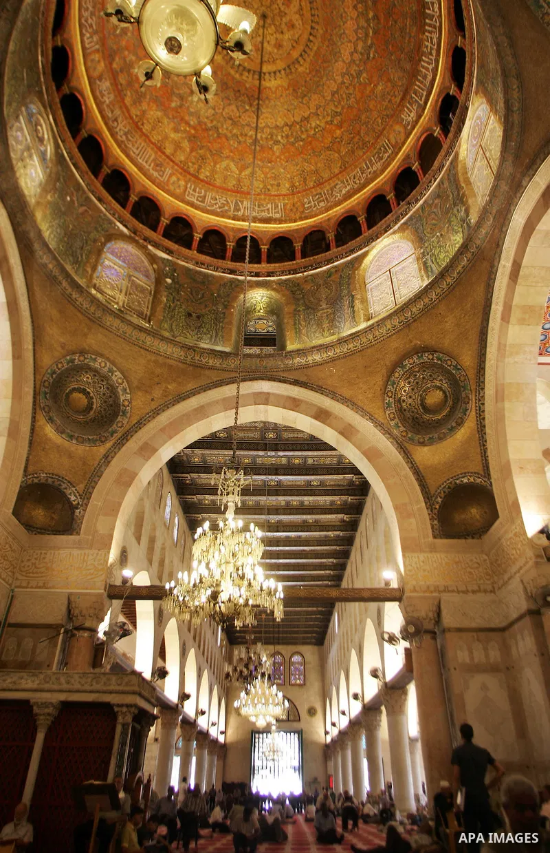 A Palestinian man reads the holy koran on the first day of holy fasting month of Ramadan in Jerusalem on Aug 1, 2011. Throughout the holy month of Ramadan devout Muslims must abstain from food, drink and sex from dawn un...