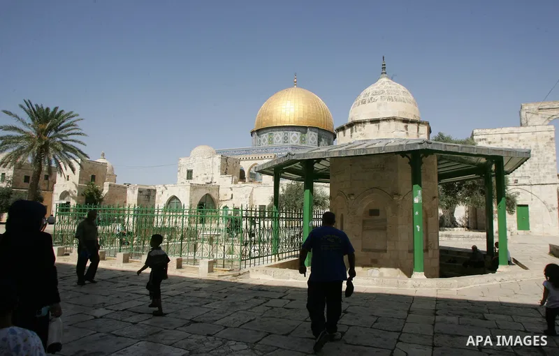 Palestinians perfom praying in al Aqsa mosque in the old city of Jerusalem on Aug. 2 2011. Muslims around the world abstain from eating, drinking and conducting sexual relations from sunrise to sunset during Ramadan, the...