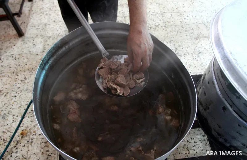 Palestinian bakers prepare meat and rice " free food" for 'Iftar', at charity in Gaza city on Aug. 3, 2011. where provides a free meal all the year round to poor Muslims during the holy fasting month of Ramadan, when obs...