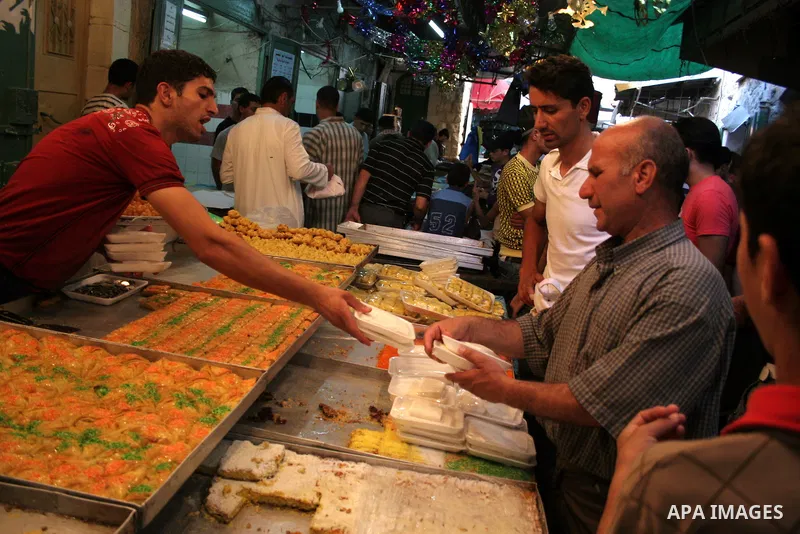 Palestinians shop for food at a market in the West Bank city of Hebron August 3, 2011. Muslims around the world abstain from eating, drinking and conducting sexual relations from sunrise to sunset during Ramadan, the hol...