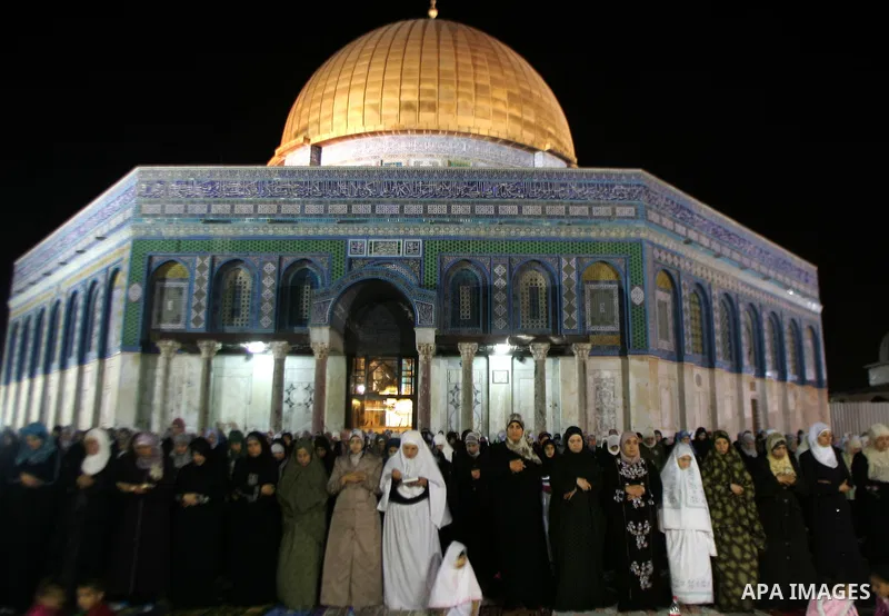 Palestinian Muslims perfom praying Taraweeh in al Aqsa mosque in the old city of Jerusalem on Aug. 3, 2011. Muslims around the world abstain from eating, drinking and conducting sexual relations from sunrise to sunset du...