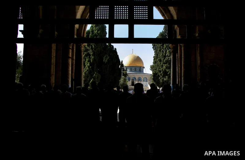 Palestinians perform prayers inside al Aqsa mosque in the old city of Jerusalem on Aug 4, 2011. Muslims around the world abstain from eating, drinking and conducting sexual relations from sunrise to sunset during Ramadan...