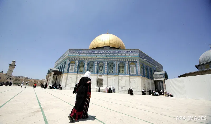 Palestinians Muslims pray in front of the Dome of the Rock on the compound known to Muslims as al-Haram al-Sharif during the first Friday of the holy month of Ramadan in Jerusalem's Old City August 5, 2011. Muslims aroun...