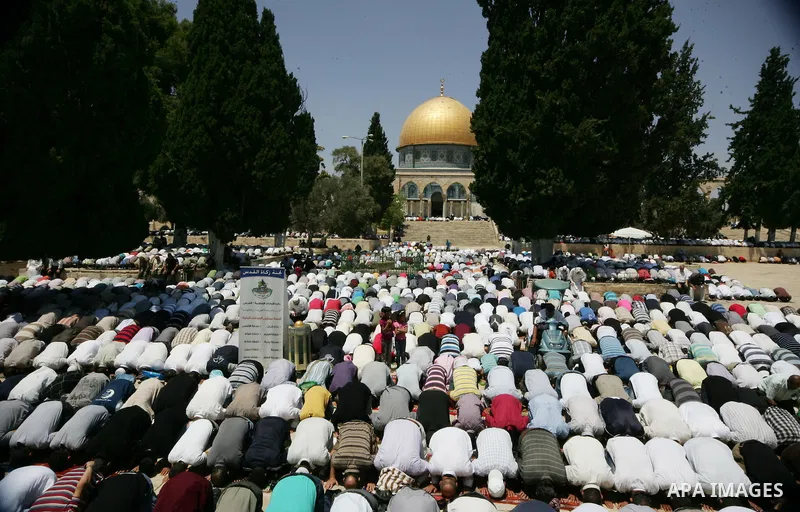Palestinians Muslims pray in front of the Dome of the Rock on the compound known to Muslims as al-Haram al-Sharif during the first Friday of the holy month of Ramadan in Jerusalem's Old City August 5, 2011. Muslims aroun...