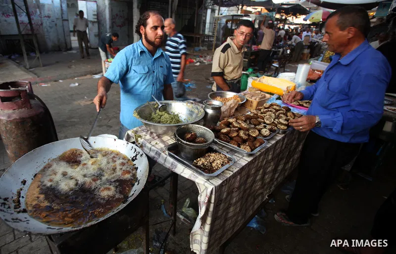 Palestinians shop for food at a market in Gaza city, August 7, 2011. Muslims around the world abstain from eating, drinking and conducting sexual relations from sunrise to sunset during Ramadan, the holiest month in the...