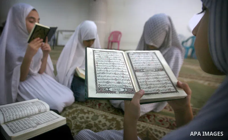 Palestinian Muslim girls read the holy Koran during a mass Koran reading session at a mosque in Gaza City, Gaza Strip, 07 August 2011. Muslims around the world are observing the fasting month of Ramadan during which they...