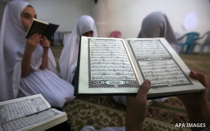 Palestinian Muslim girls read the holy Koran during a mass Koran reading session at a mosque in Gaza City, Gaza Strip, 07 August 2011. Muslims around the world are observing the fasting month of Ramadan during which they...
