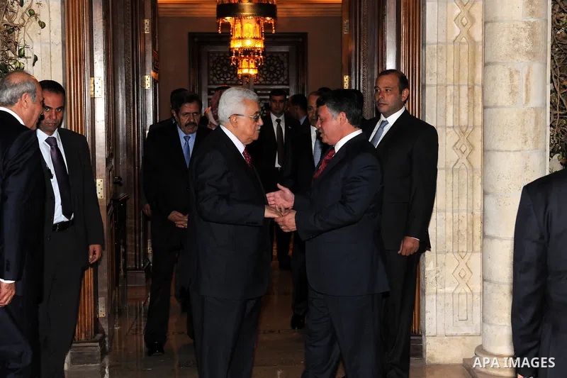 Palestinian President Mahmoud Abbas (Abu Mazen) shakes hands with the Majesty King Abdullah II during a meeting in Amman on Aug. 9, 2011. Photo by Thaer Ganaim