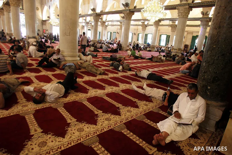 A Palestinian man reads the holy Koran in al-Aqsa Mosque, on the compound known to Muslims as al-Haram al-Sharif, in Jerusalem's Old City during the holy month of Ramadan August 14, 2011. Muslims around the world are obs...