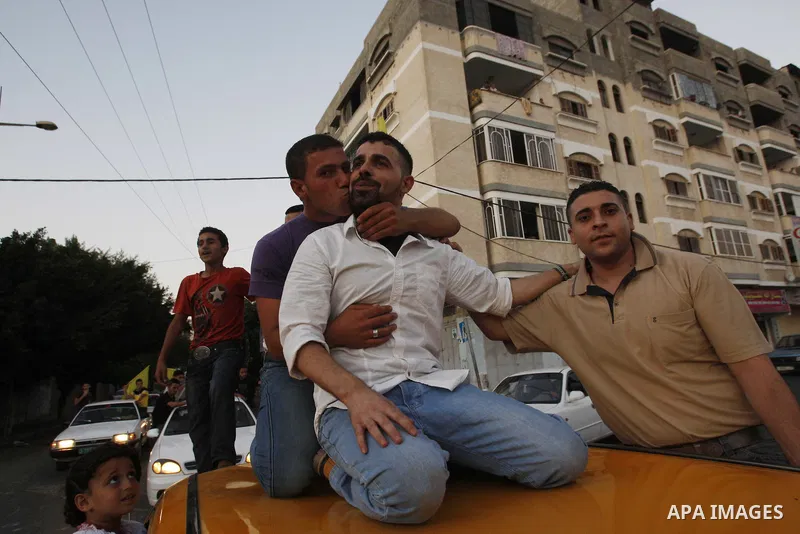 Palestinians welcome back of prisoner Belal Baker released from Israeli prisons at the Erez checkpoint in the northern Gaza Strip, following their release at the Erez crossing by Israeli border police, 15 August 2011. In...