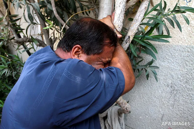 A Palestinian father of Moussa Shtewi cries during the funeral in Gaza City on August 16, 2011 after he was killed and seven injured by overnight Israeli air strikes across the Gaza Strip, Palestinian medics said. The Is...