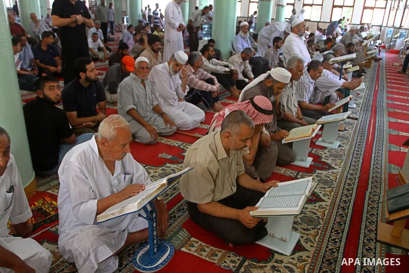Palestinian Muslim worshipers read the Koran during the holy month of Ramadan at Al-Qassam mosque in Al-Nusairat refugee camp in the central Gaza Strip, on 17 August 2011. Muslims all over the world are observing the Hol...