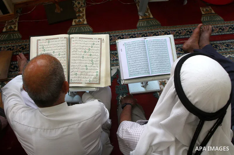 Palestinian Muslim worshipers read the Koran during the holy month of Ramadan at Al-Qassam mosque in Al-Nusairat refugee camp in the central Gaza Strip, on 17 August 2011. Muslims all over the world are observing the Hol...