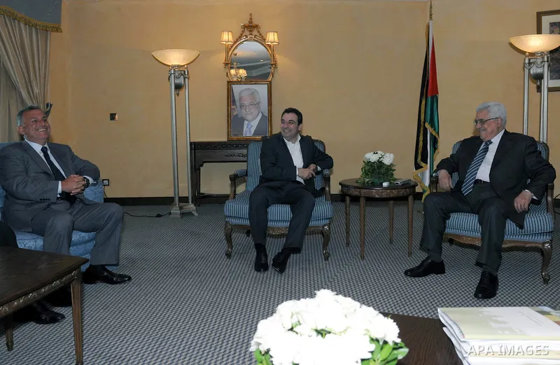 Palestinian President Mahmoud Abbas (Abu Mazen) meets with Minister of Social Affairs, Wael Abu Faour and Minister of Immigration, Ala Eddin Tru, in Beirut on Aug. 18, 2011. Photo by Thaer Ganaim