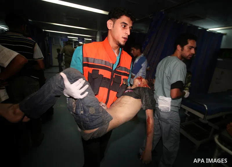 Palestinians transport an injured child to Al-Shifa hospital, after an overnight Israeli air strike, in Gaza City August 19, 2011. Israeli aircraft struck Hamas security installations in Gaza on Friday, killing at least...