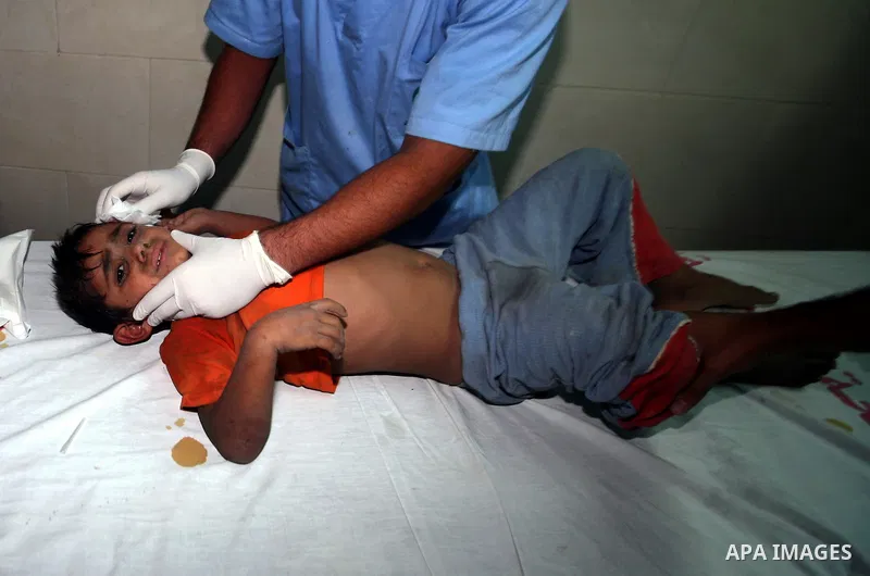 Palestinian doctors tend to an injured boy at Al-Shifa hospital, after an overnight Israeli air strike, in Gaza City August 19, 2011. Israeli aircraft struck Hamas security installations in Gaza on Friday, killing at lea...