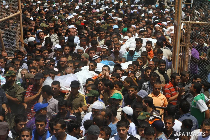 Palestinians carries the bodies of Kamal al-Nairab, the leader of an armed Palestinian faction, and other members during their funeral in Rafah in the southern Gaza Strip August 19, 2011. An Israeli air strike killed the...
