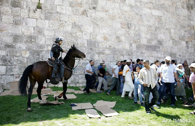 Muslim worshippers run away from Israeli mounted policemen after trying to cross a police barrier near Damascus Gate in Jerusalem's Old City during the third Friday of the holy month of Ramadan August 19, 2011. Israeli s...
