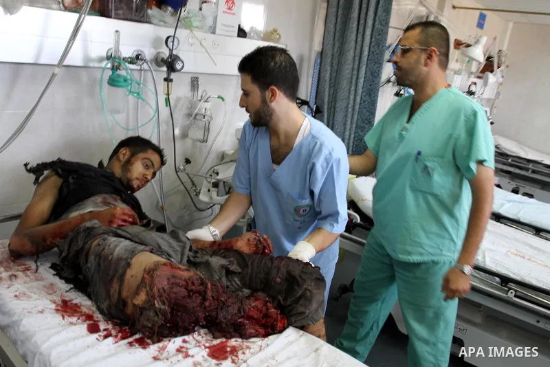 Palestinian doctors rush a wounded man into Al-Shifa hospital in Gaza City on August 20, 2011 as Israeli planes attacked the coastal enclave in retaliation for suspected Islamist militants killing eight Israelis near the...