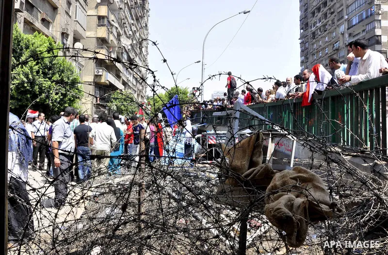 Protesters demonstrate against Israel in front of the Israeli embassy in Cairo, capital of Egypt, August 20, 2011. The Egyptian government has decided to recall the country's diplomatic envoy to Israel after the killings...