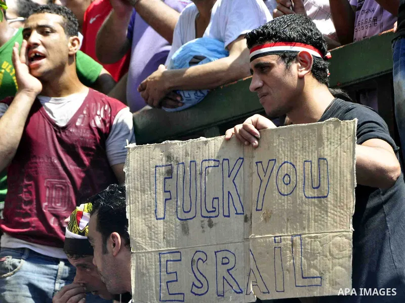 Protesters demonstrate against Israel in front of the Israeli embassy in Cairo, capital of Egypt, August 20, 2011. The Egyptian government has decided to recall the country's diplomatic envoy to Israel after the killings...