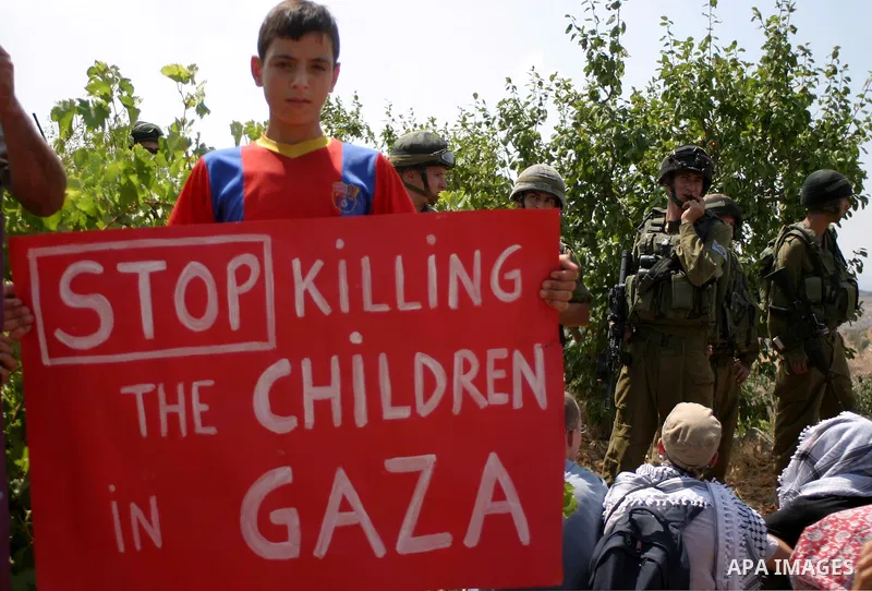 Israeli soldiers stand guard as Palestinians demonstrate along with left-wing Israelis and foreign peace activists in Beit Omar, near the West Bank city of Hebron on August 20, 2011 for the creation of a Palesitnian stat...