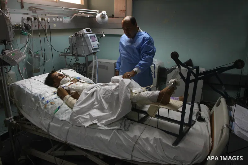 Ebrahim Al-Zaza, fifteen-years-old wounded Palestinian boy, receives a treatment inside the intensive care unit in al-Shefa hospital in Gaza City, Aug. 21, 2011. So far 15 Palestinians including three children were kille...
