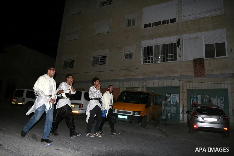 Palestinians youths 'Mesaharaty' use a traditional drum to wake up people for their Suhoor, in the West Bank city Ramallah, on, Aug .22, 2011. Muslims throughout the world are celebrating the holy fasting month of Ramada...