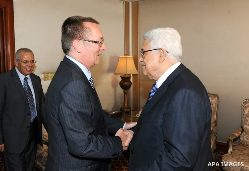 Palestinian President Mahmoud Abbas (Abu Mazen) meets with U.S assistant secretary of state, Jeffrey Feltman in Doha on Aug. 23, 2011. Photo by Thaer Ganaim
