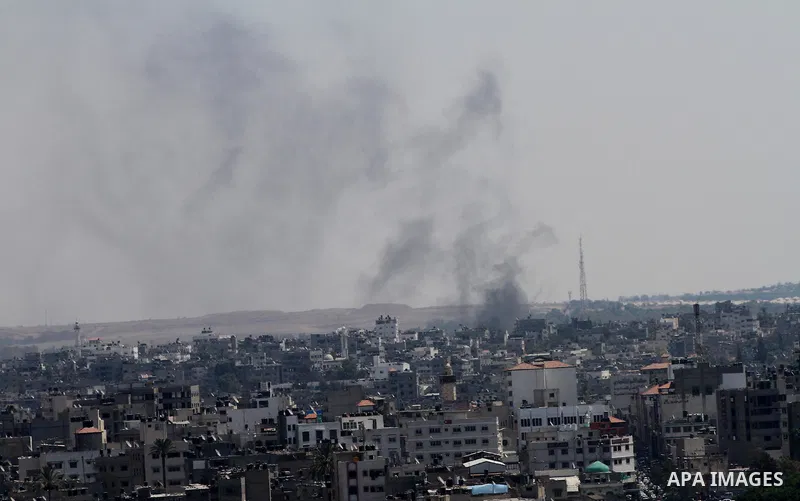 Plumes of smoke rise from border area in the eastern Gaza city after Palestinian militants fired mortars toward Israel on August 24, 2011. An Israeli strike killed Ismael al-Ismar, 34, in Rafah scarcely 48 hours after mi...