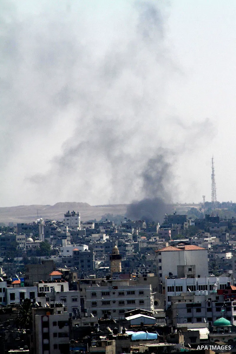 Plumes of smoke rise from border area in the eastern Gaza city after Palestinian militants fired mortars toward Israel on August 24, 2011. An Israeli strike killed Ismael al-Ismar, 34, in Rafah scarcely 48 hours after mi...