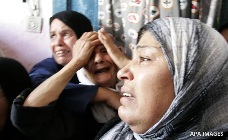 Relatives of Palestinian Hisham Abu Harb mourn during his funeral in Rafah in the southern Gaza Strip on August 25, 2011. A days-old truce announced by Gaza militants appeared to be fast unravelling after 24 hours of air...