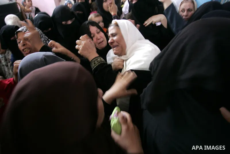 Relatives of Palestinian Hisham Abu Harb mourn during his funeral in Rafah in the southern Gaza Strip on August 25, 2011. A days-old truce announced by Gaza militants appeared to be fast unravelling after 24 hours of air...