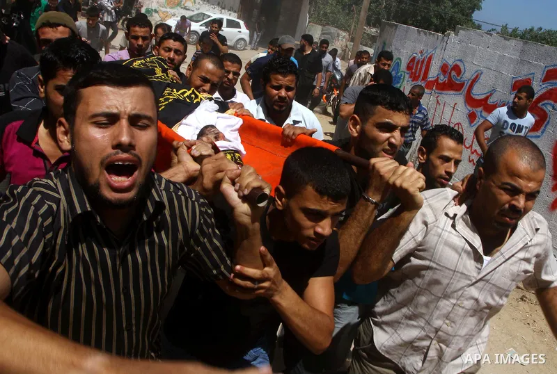 Palestinian mourners carry the body of Islamic Jihad militant Alaa Hamdan during his funeral in Gaza City on August 26, 2011on August, 26,2011 after Palestinian groups in the Gaza Strip agreed on a new ceasefire after da...