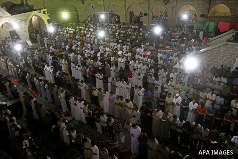 Palestinian Muslim worshippers pray during Laylat Al Qadr prayers on the 27th day of the holy fasting month of Ramadan in main mosque of Al Emari in Gaza City, Friday, Aug. 27, 2011. Laylat Al Qadr, the most important pr...