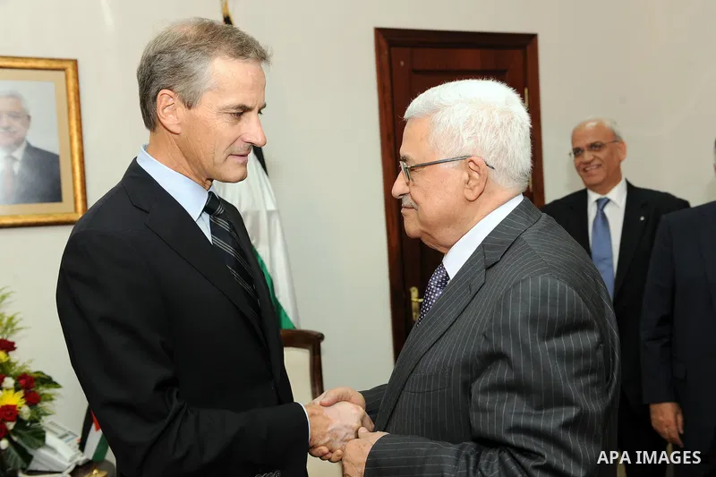 Palestinian president Mahmud Abbas meets with Norwegian Foreign Minister Jonas Gahr Stoere in the West Bank city of Ramallah on August 27, 2011. Photo by Mufeed Abu Hasnah