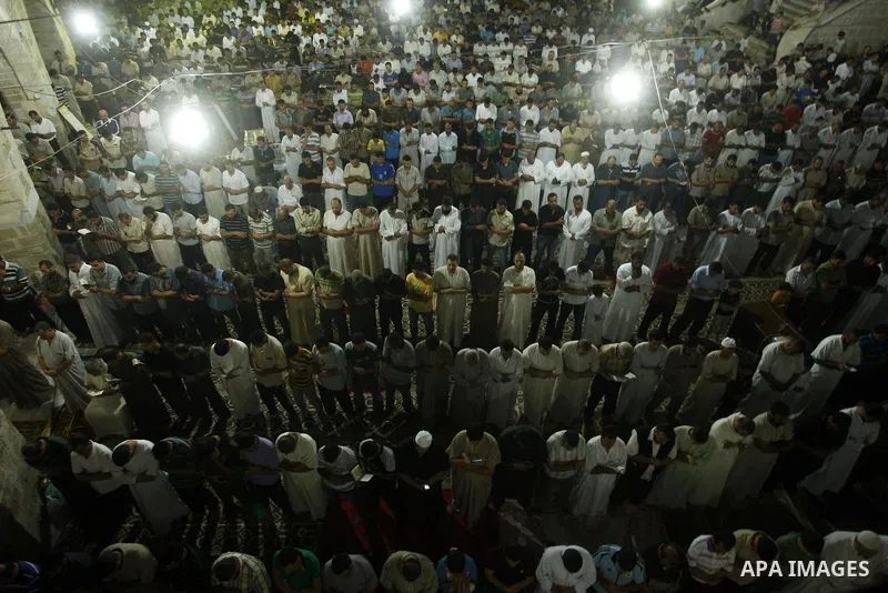 Palestinian Muslim worshippers pray during Laylat Al Qadr prayers on the 27th day of the holy fasting month of Ramadan in main mosque of Al Emari in Gaza City, Friday, Aug. 27, 2011. Laylat Al Qadr, the most important pr...