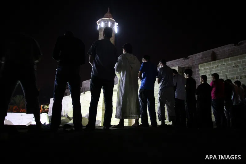 Palestinian Muslim worshippers pray during Laylat Al Qadr prayers on the 27th day of the holy fasting month of Ramadan in main mosque of Al Emari in Gaza City, Friday, Aug. 27, 2011. Laylat Al Qadr, the most important pr...