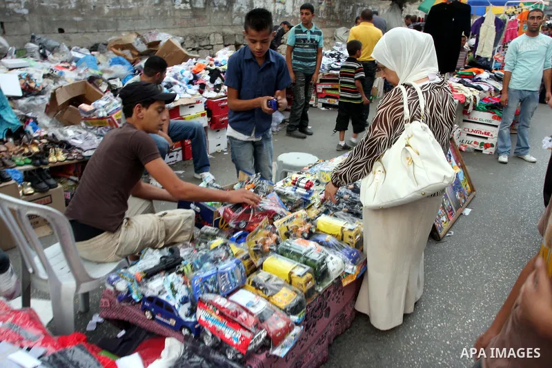 Palestinian Muslims shop in downtown Ramallah in the West Bank on August 29, 2011, ahead of the upcoming Eid al-Fitr which marks the end of the holy month of Ramadan. Photo by Issam Rimawi