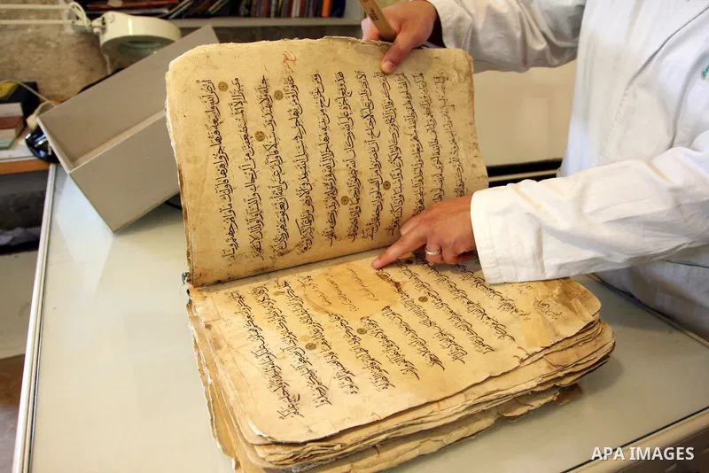Palestinians work to rewrite manuscripts in the Manuscript Center at Al-Aqsa Mosque in Jerusalem on September 2, 2011 .The Manuscript Center Aqsa Mosque first of its kind in the Middle East and fourth in the world, as cl...