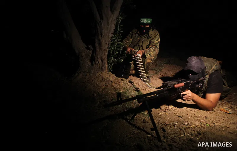 Palestinian militants of the Ezzedine Al-Qassam Brigades, the armed wing of the Islamist movement Hamas, protect the borders in the east of Gaza, in a daily mission to prevent any military Israeli attempt to enter Gaza "...