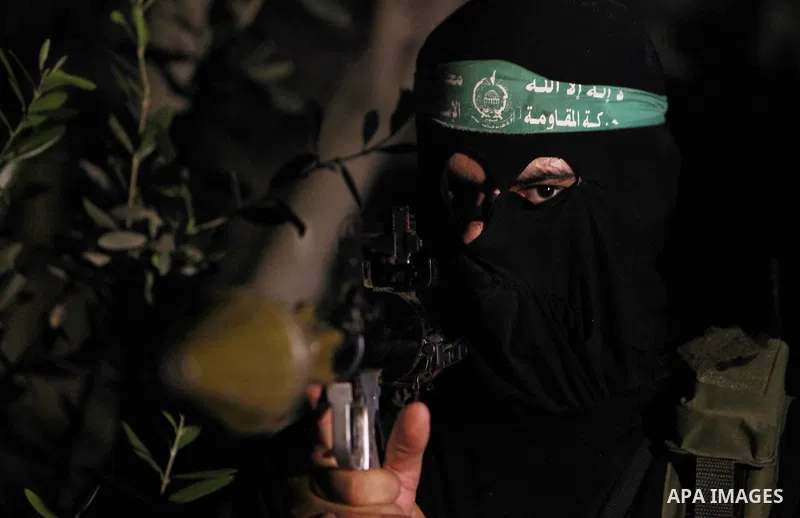 Palestinian militants of the Ezzedine Al-Qassam Brigades, the armed wing of the Islamist movement Hamas, protect the borders in the east of Gaza, in a daily mission to prevent any military Israeli attempt to enter Gaza "...